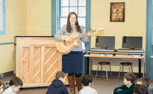 spotlight-jackson-bottom